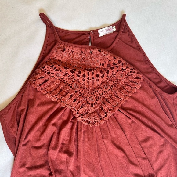 BLUETIME Boho Burnt Orange Lace Crochet Pleated Flowy Halter Top - Picture 5 of 7